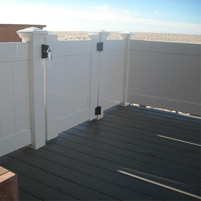 Best vinyl fence and gate distributor near Laton provided vinyl gate and fence.