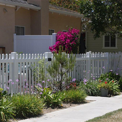 Top Riverdale vinyl gate distributors supplied white vinyl picket fence.