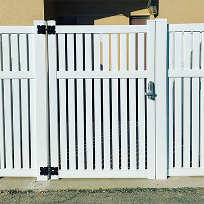 White vinyl gate supplied in Sylmar by Vinyl Craft.