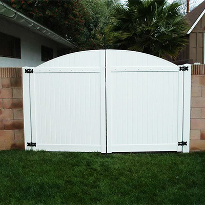 Vinyl fence gate near Lancaster CA purchased from Vinyl Craft.