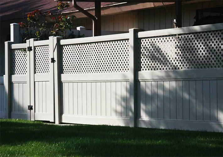 Tan semi-privacy fencing with gate at a house, a showcase of quality vinyl fencing near Winnetka.