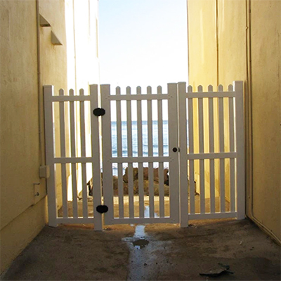 Vinyl Craft supplying Empire vinyl gate fabrication.