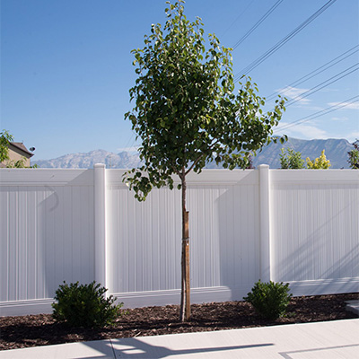 White solid privacy fence from our Lathrop vinyl fencing wholesaler.