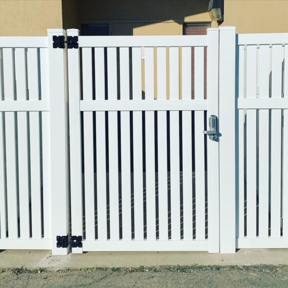 vinyl-craft_ventura-county-santa-barbara-los-angeles-fence-fencing-contractors-gates-gate-residential-commercial-fabricators_com